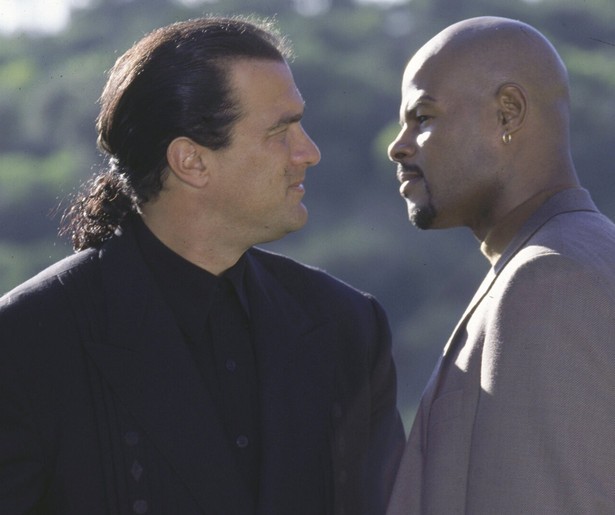 Steven Seagal als boeddhistische politieagent in The Glimmer Man