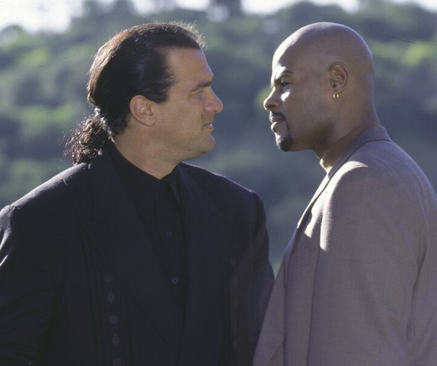 Steven Seagal als boeddhistische politieagent in The Glimmer Man
