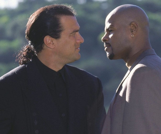 Steven Seagal en Keenen Ivory Wayans moeten plots samenwerken in The Glimmer Man
