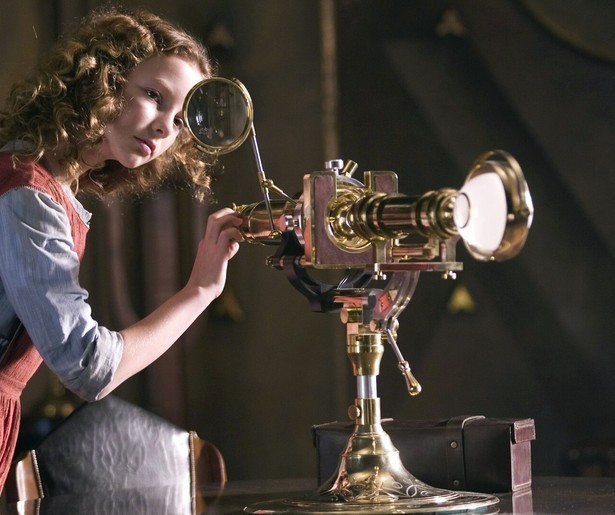 Dakota Blue Richards beleeft avonturen in een parallel universum