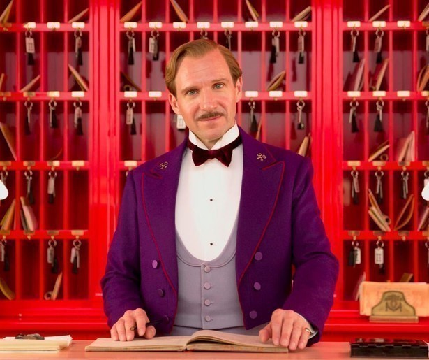 Rennen, vliegen, vallen, opstaan en weer doorgaan in The Grand Budapest Hotel op Viaplay TV