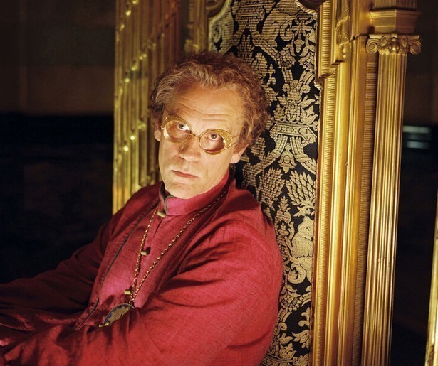 Martin Freeman gaat liftend door het heelal in The Hitchhiker's Guide to the Galaxy