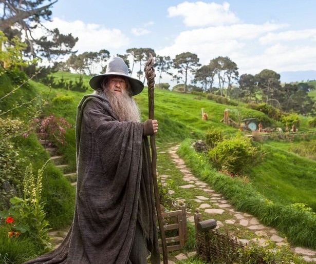 Ian McKellen kan de hulp van Martin Freeman goed gebruiken in The Hobbit: An Unexpected Journey