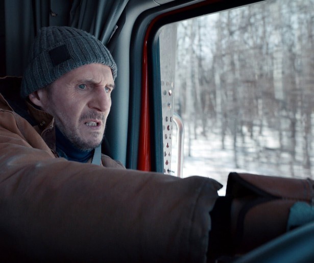 Liam Neeson moet een groep mijnwerkers zien te redden in The Ice Road
