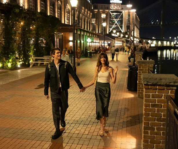 Anne Hathaway valt voor een jong talent in The Idea of You