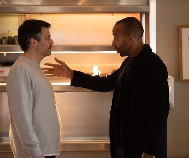 Robert James-Collier kan het allemaal niet meer aan in The Inheritance