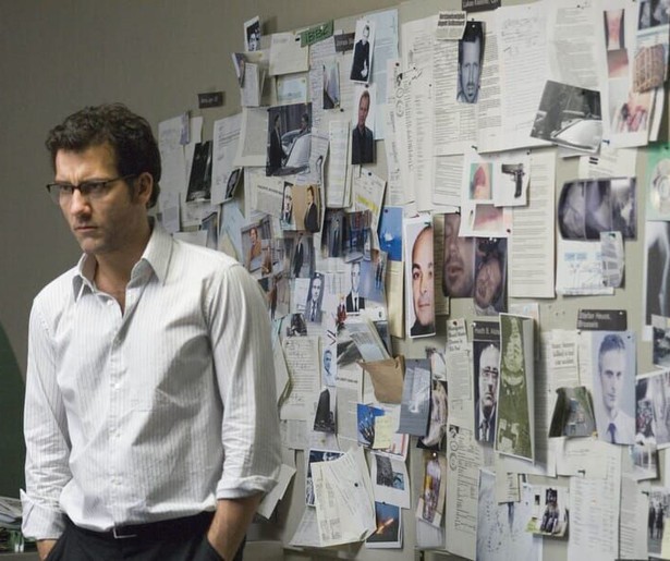 Clive Owen neemt het op tegen misdadige banken in The International