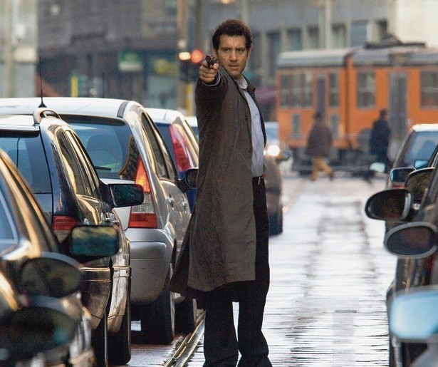 Clive Owen ontdekt allerlei schimmige zaakjes in The International