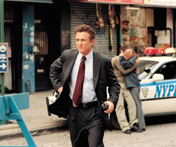 Sean Penn ontfermt zich over Nicole Kidman in The Interpreter