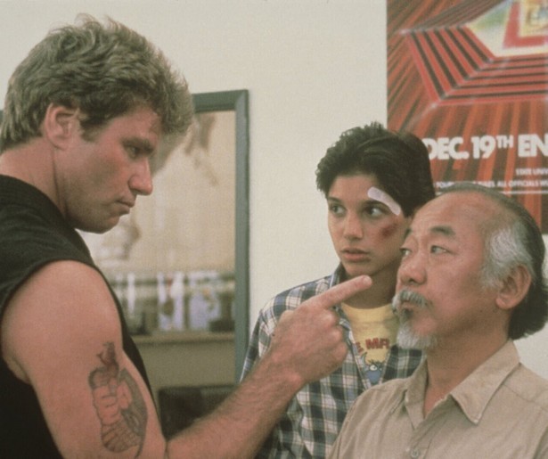 Ralph Macchio leert zich verdedigen in The Karate Kid