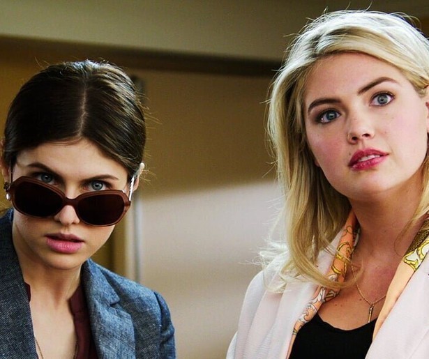 Kate Upton en Alexandra Daddario willen aandacht in The Layover