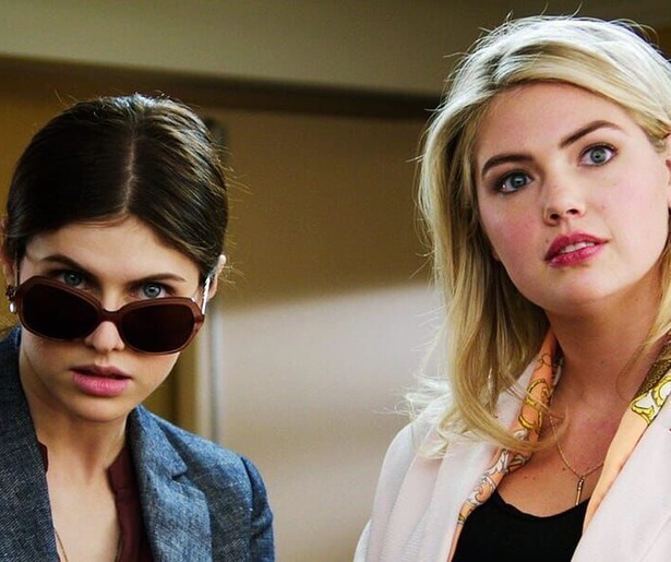 Kate Upton en Alexandra Daddario zijn opeens concurrentes van elkaar in The Layover