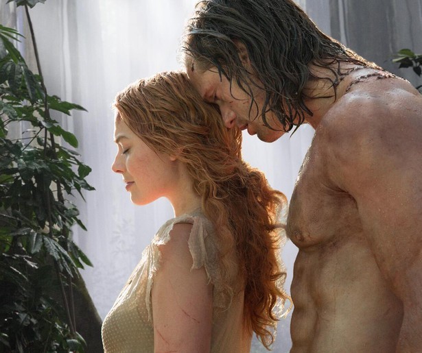Alexander Skarsgård slingert door de jungle als Tarzan