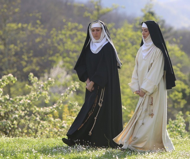 Dave Franco en de hitsige nonnen in The Little Hours