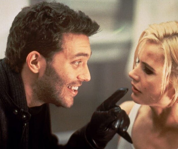 Geena Davis krijgt angstaanjagende flashbacks uit haar verleden in The Long Kiss Goodnight