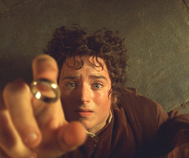 Elijah Wood wil Saurons kwaadaardige ring vernietigen in The Lord of the Rings: The Fellowship of the Ring