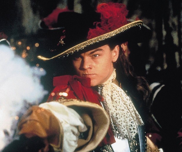 Leonardo DiCaprio neemt het op tegen Leonardo DiCaprio in The Man in the Iron Mask