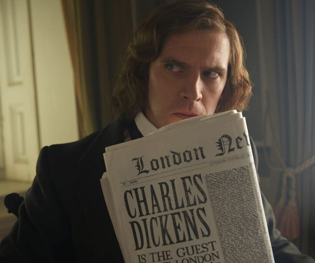 Dan Stevens moet het (kerst)verhaal van zijn leven schrijven in The Man Who Invented Christmas