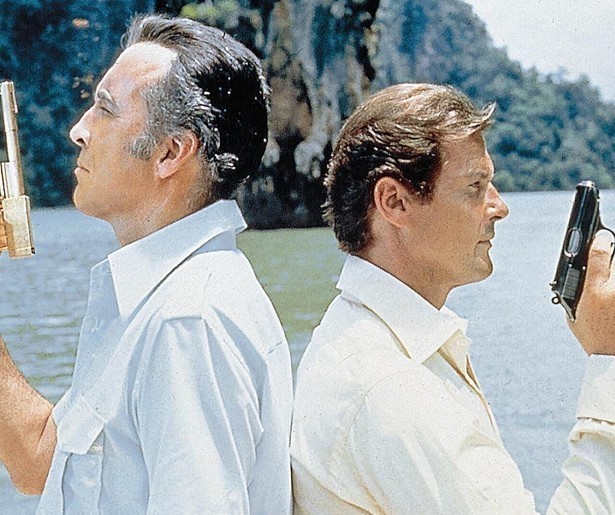 Roger Moore tegen Christopher Lee in The Man with the Golden Gun