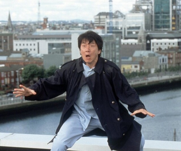 Jackie Chan krijgt superkrachten door geheimzinnig medaillon