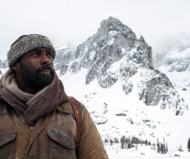 Idris Elba en Kate Winslet stranden in de sneeuw