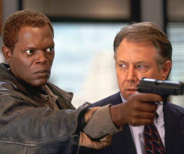 Samuel L. Jackson neemt gewoon zijn collega's in gijzeling in The Negotiator