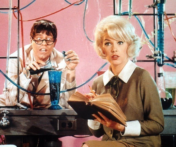 Jerry Lewis verandert opeens in een zelfverzekerde, charismatische vrouwenverslinder in The Nutty Professor