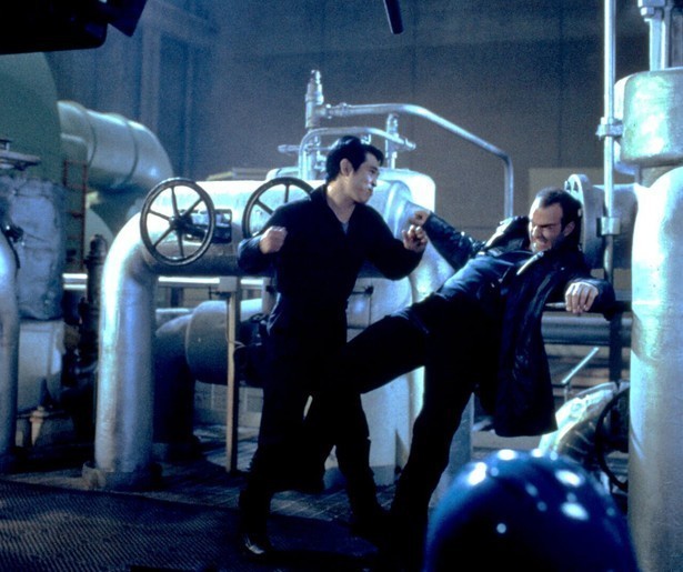 Jet Li knokt met zichzelf in The One