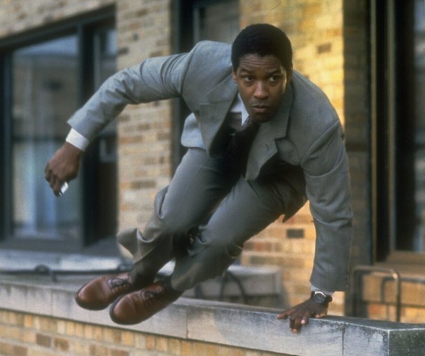 Julia Roberts vraagt Denzel Washington om hulp in The Pelican Brief