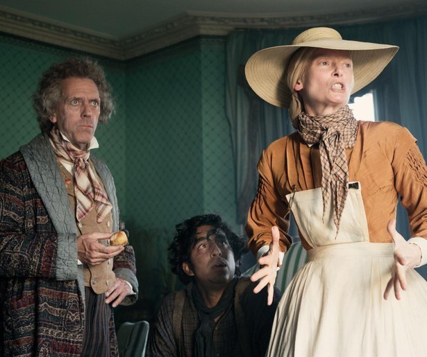 Dev Patel houdt zich staande in The Personal History of David Copperfield