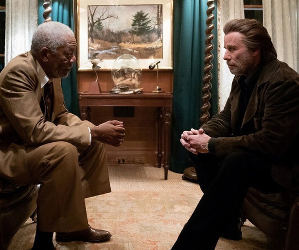 John Travolta onderzoekt een moord