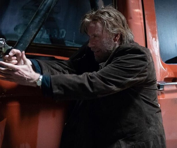 John Travolta hoopt antwoorden te vinden in The Poison Rose 