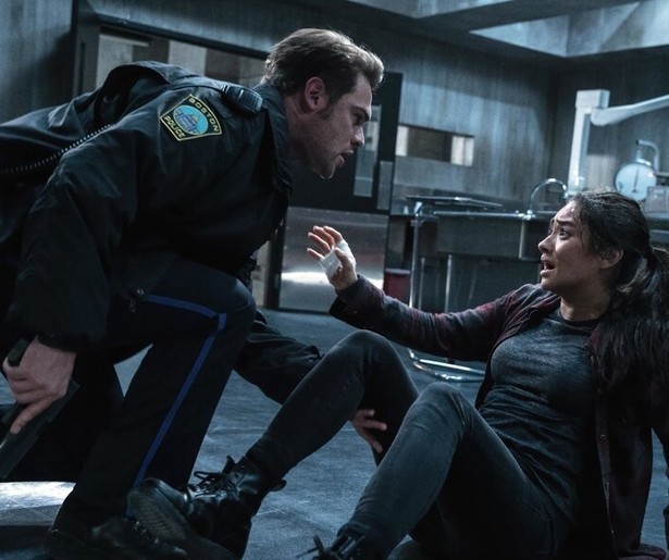 Heeft Shay Mitchell last van demonen of hallucineren in The Possession of Hannah Grace?