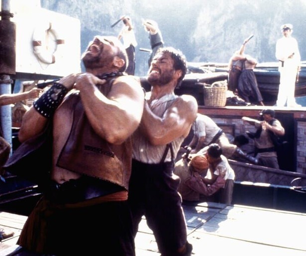 Jean-Claude Van Damme raakt verzeild in een vechttoernooi in The Quest