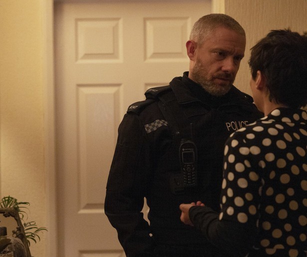 Wordt Chris in de gaten gehouden door zijn collega in The Responder?