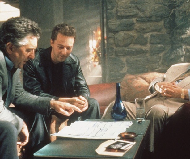 Robert De Niro moet nog één laatste criminele klus doen in The Score