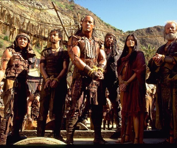 Dwayne Johnson schittert als woestijnkrijger in The Scorpion King