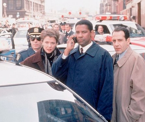 Denzel Washington gaat achter een groep terroristen aan in The Siege