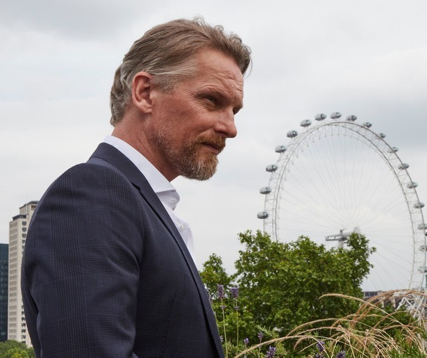 Barry Atsma steelt de show in The Split