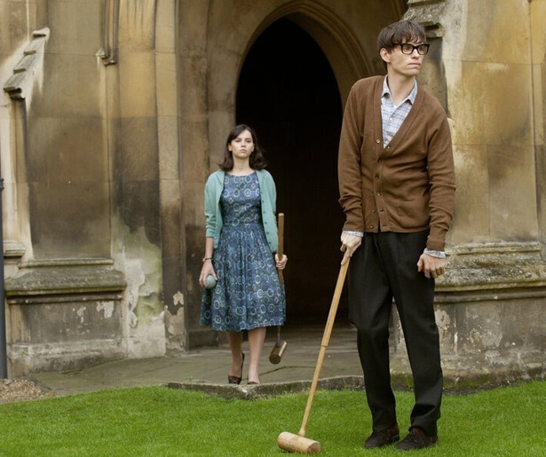 Eddie Redmayne kruipt in de huid van Stephen Hawking in The Theory of Everything