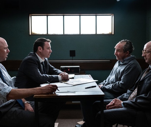 John keert toch terug naar Engeland in The Thief, His Wife and the Canoe