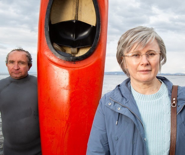 Hoe loopt het af voor John en Anne Darwin in The Thief, His Wife and the Canoe?