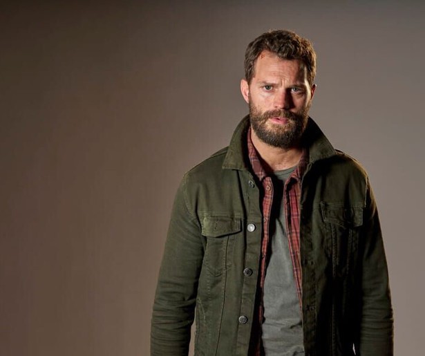 De familiereünie van Elliot neemt een bizarre wending in The Tourist