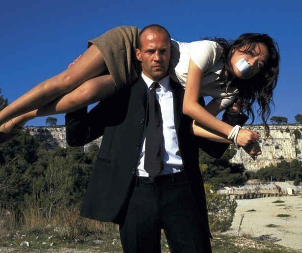 Jason Statham vervoert duistere pakketjes in The Transporter