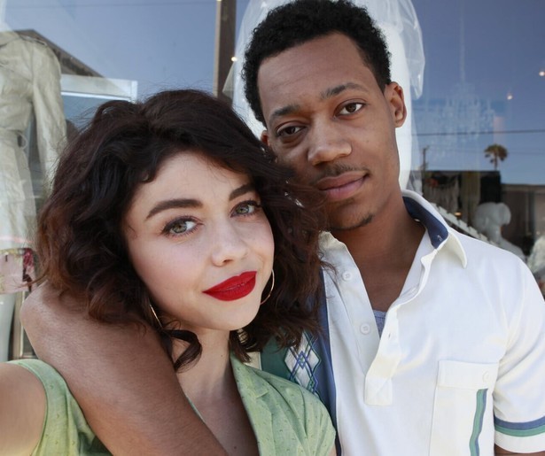 Sarah Hyland wil zich nog niet settelen in The Wedding Year op Viaplay TV