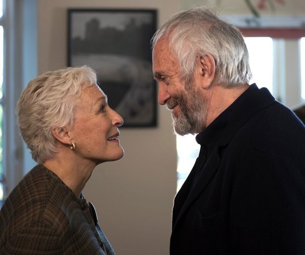 Glenn Close heeft haar man een groot geheim te vertellen in The Wife