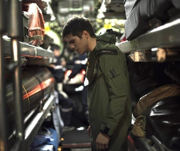 François Civil moet het vertrouwen van zijn bemanningsleden zien terug te winnen in The Wolf's Call