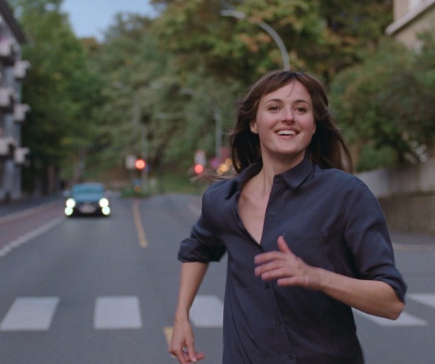 Renate Reinsve worstelt met de keuzes van het volwassen leven in The Worst Person in the World