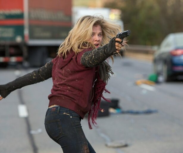 Chloë Grace Moretz moet de wereld zien te redden in The 5th Wave