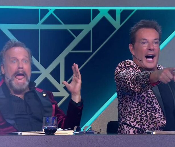 De TV van gisteren: Kijkers en panel met open mond na onthullingen in The Masked Singer